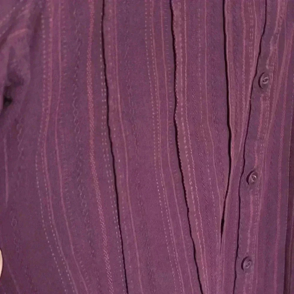 Woolrich Dark Purple Casual button-up blouse. Size Medium. Subtle ribbing/stripe - Picture 2 of 15